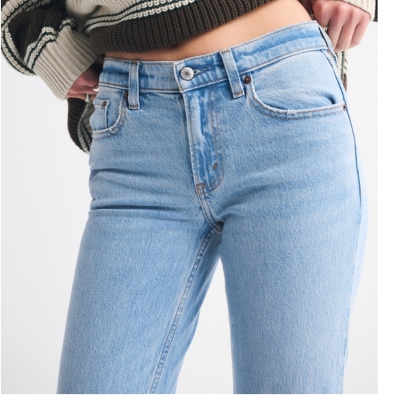 Abercrombie & Fitch Mid Rise 90's Straight Raw Hem Jean Size 30 Regular - Picture 4 of 16